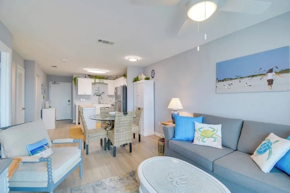 Gulf Shores Condo: Covered Balcony & Beach Access