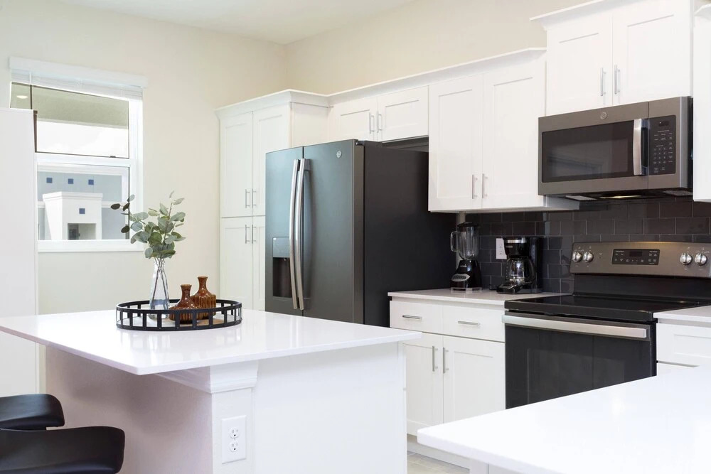 Cozy Retreat Near Disney: Apartment With Amenities