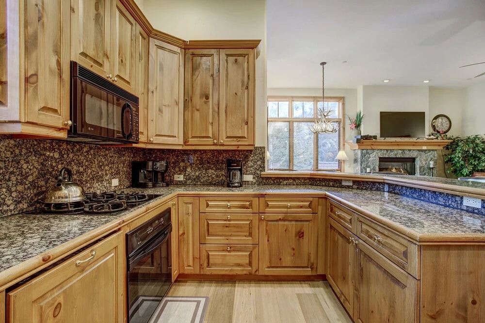 Cozy & Central Arrowhead Ge Townhome, 3br, Sleeps 6 3 Bedroom Townhouse by RedAwning