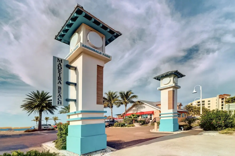 Coastal W/ Patios - Walk 3 Minutes To Beach! 1 Bedroom Condo