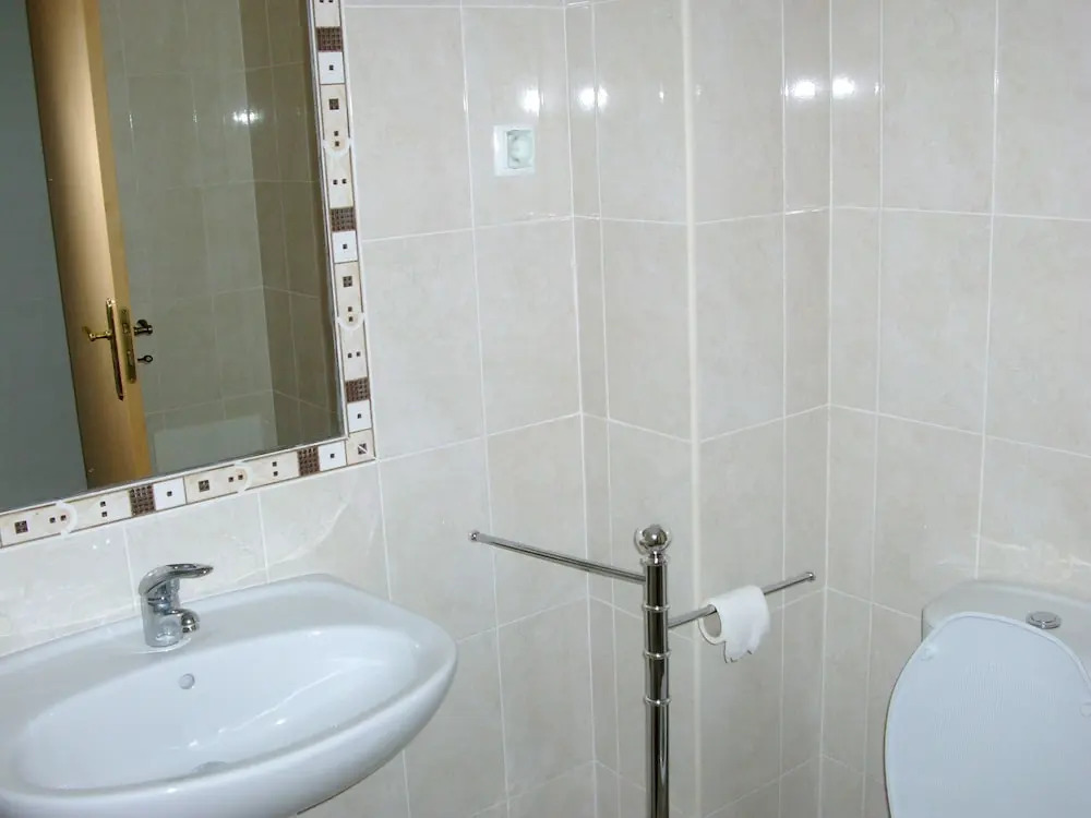 2 Bed Flat - Sleeps 4 - Parking - Wifi