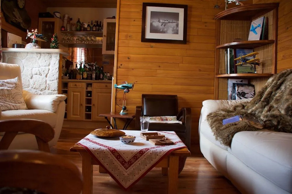 "La Coustille" Chambres et Table dHôtes