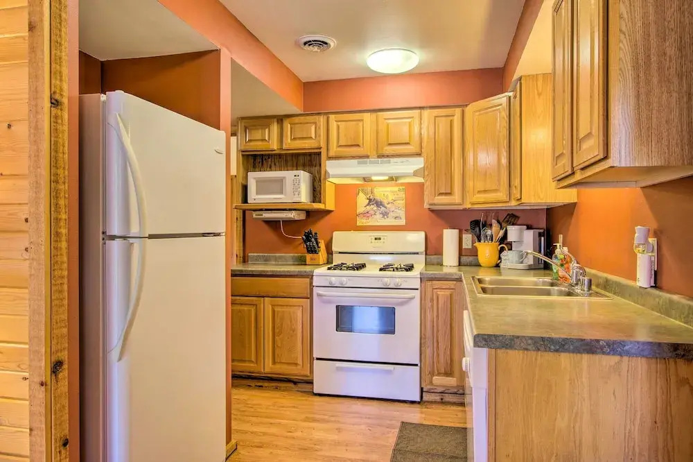 Pet-friendly Warrens Cabin w/ Fire Pit!