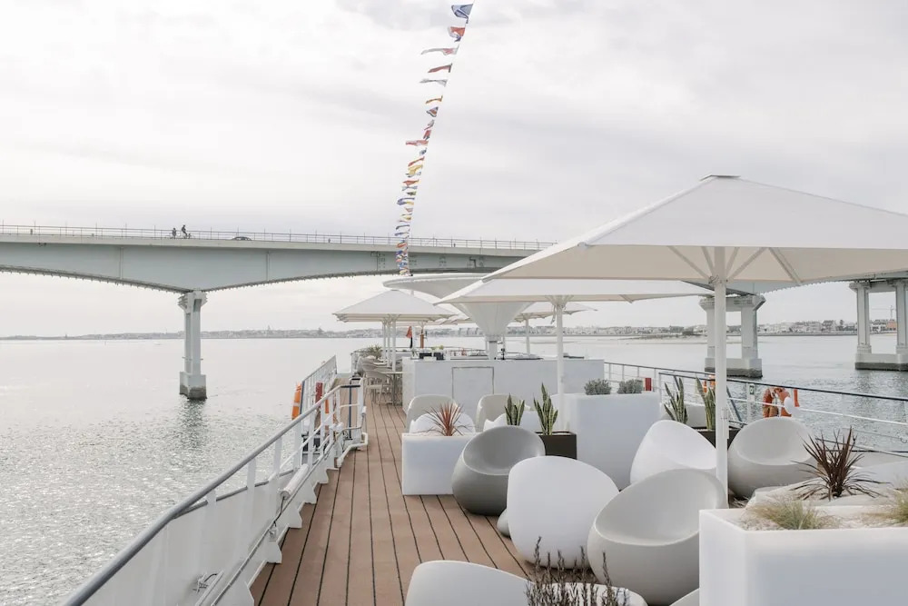 Costa do Sal Hotel Boat Lounge