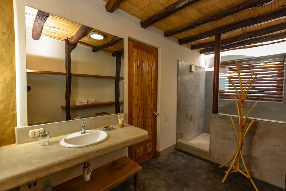 Pirámide Títi, Boutique Hotel
