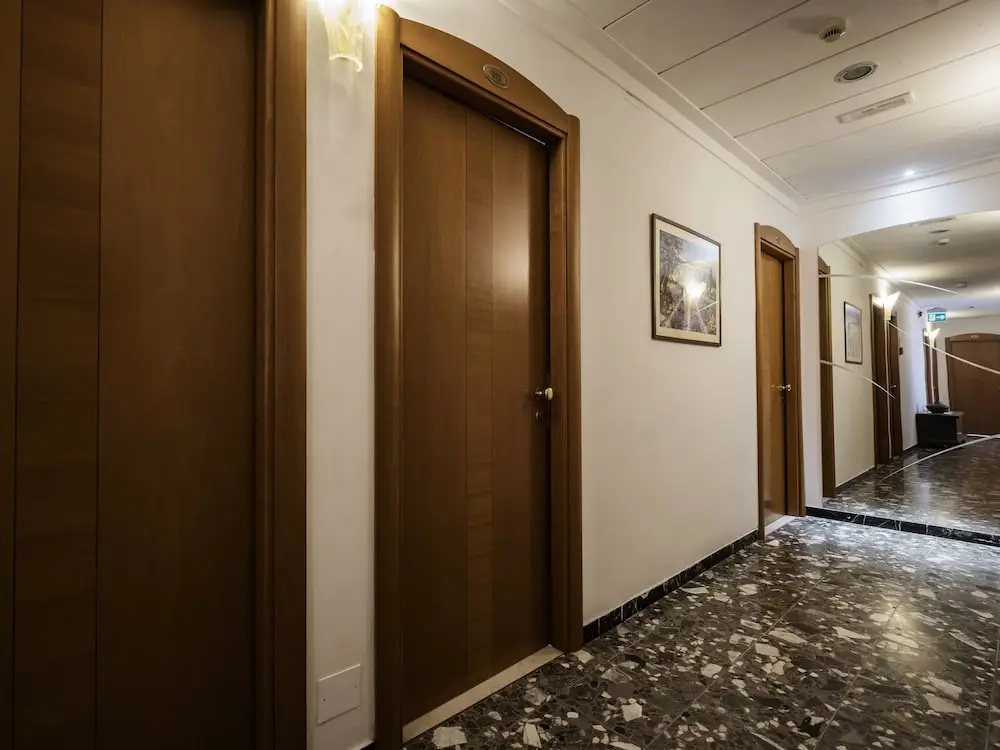 Hotel Bridge