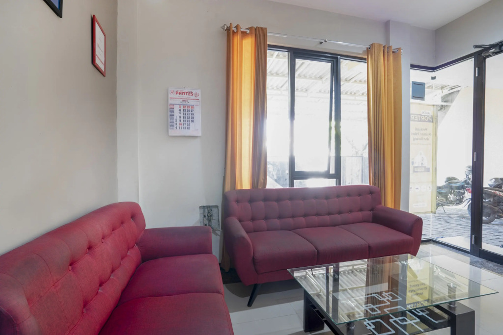 RedDoorz Syariah near Airlangga University Campus B