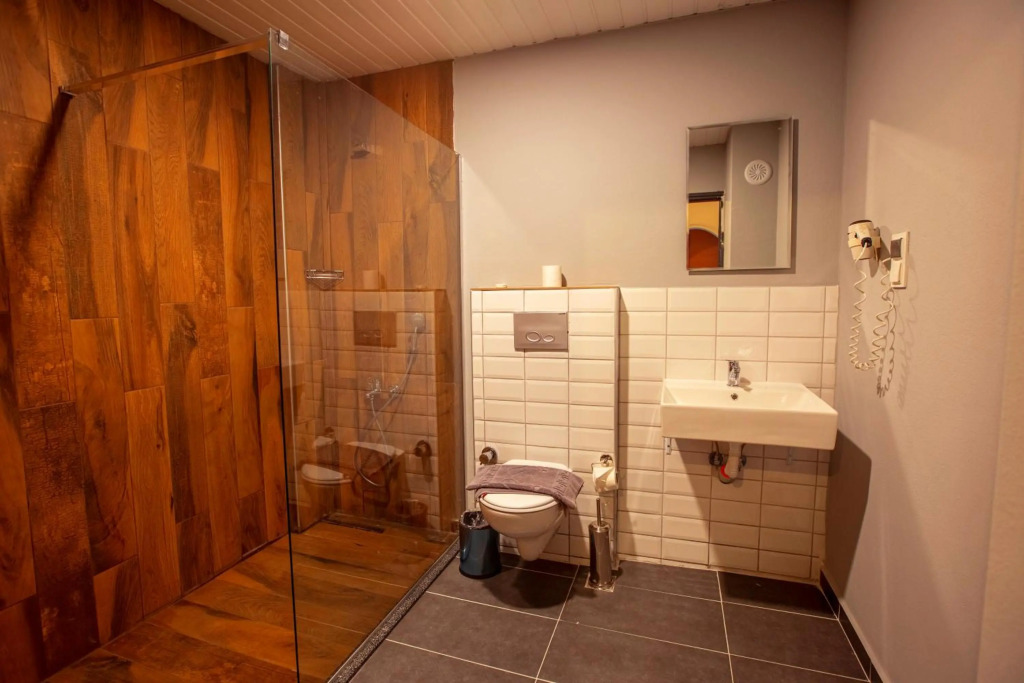 HMA Hotel & Suites