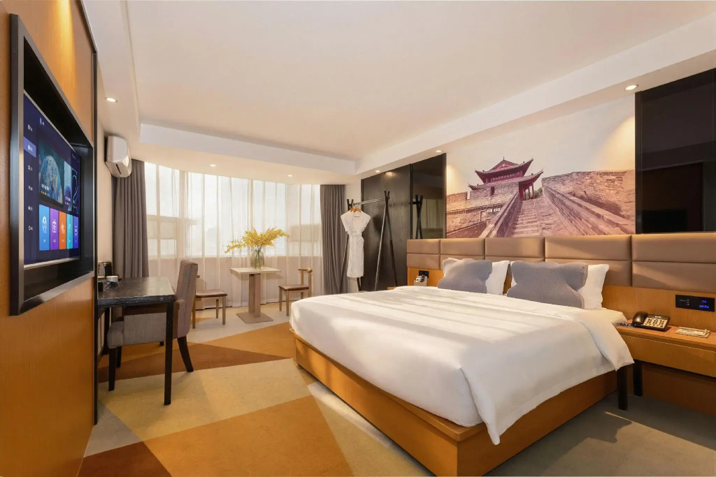 Chonpines Hotels· Jingzhou Ancient City Dongmen