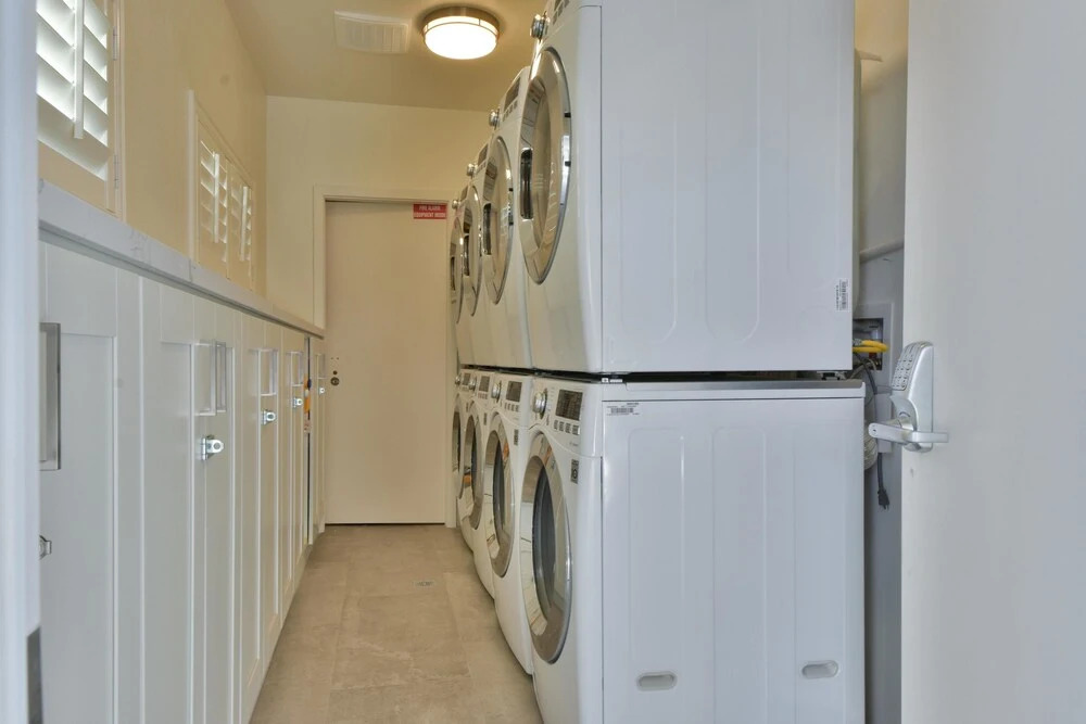 1244#2 Luxurious Newly Remodeled Beach Home, Sleeps 4 w/ AC