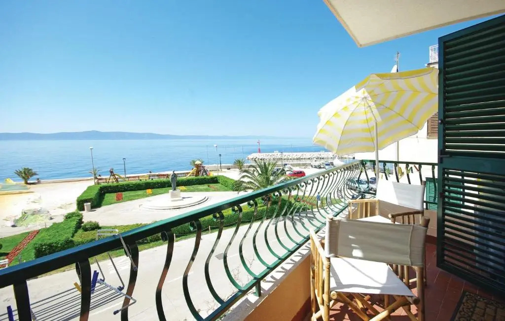 Seafront Studio Apartment+Balcony