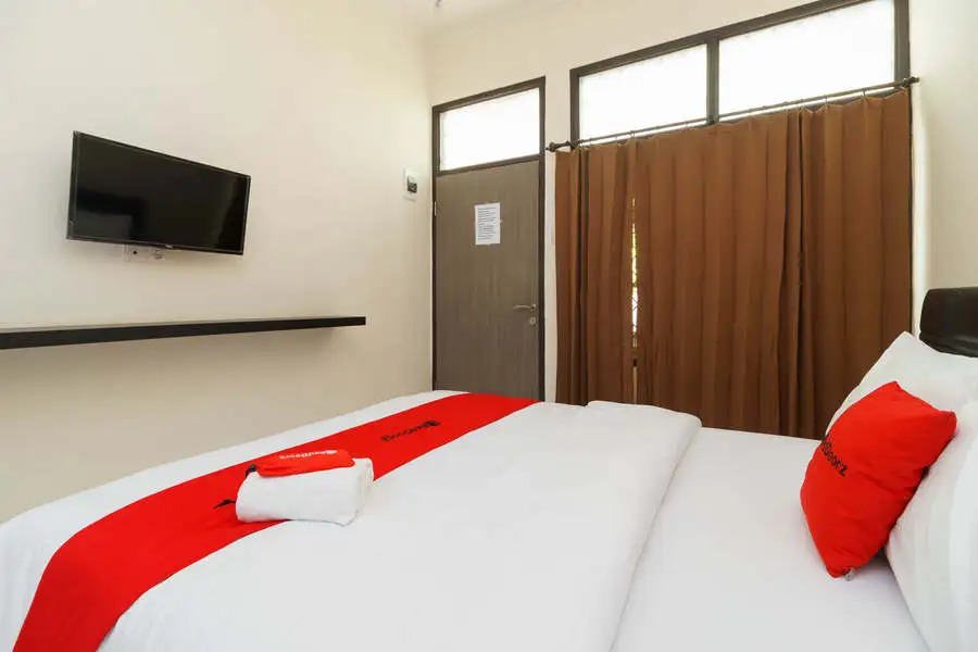 RedDoorz@ Cangkring street Cirebon