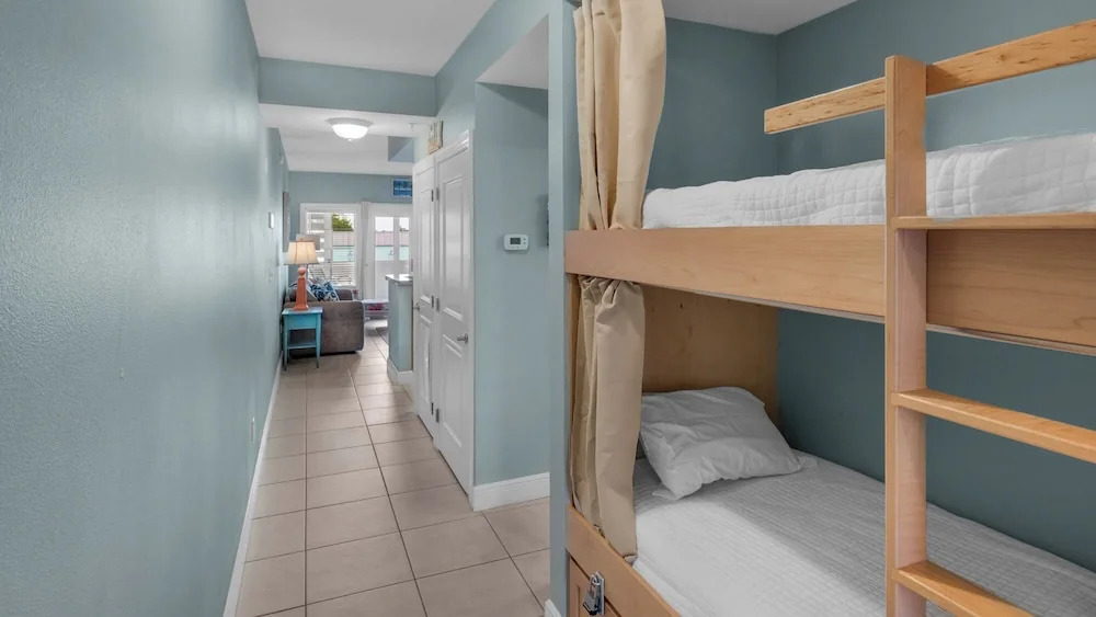 3 Minutes to Beach, Easy Walk to Dining & Shopping in Seagrove - 2 Pools