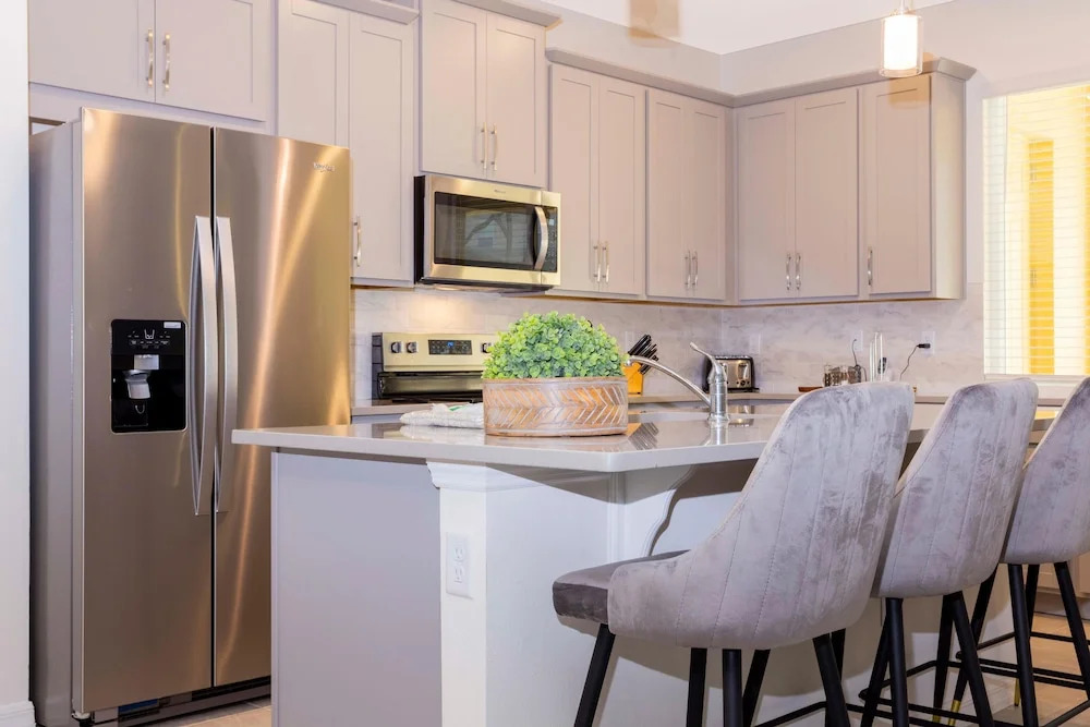 2182 FMP - 4BR Luxury Townhome Pool Disney