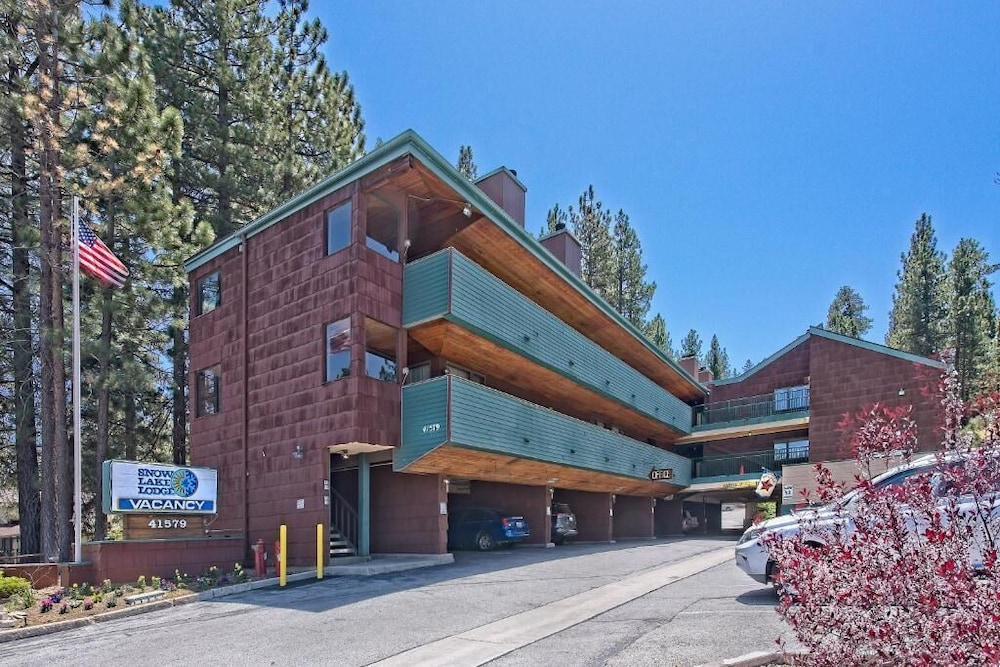 Snow Lake Lodge