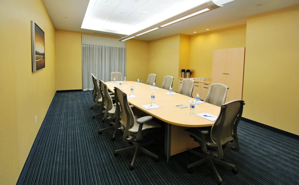 Holiday Inn & Suites Montreal Airport by IHG