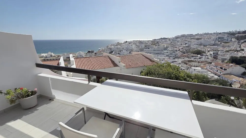 Amazing Sea View Albufeira Center Pool 8 min to Beach
