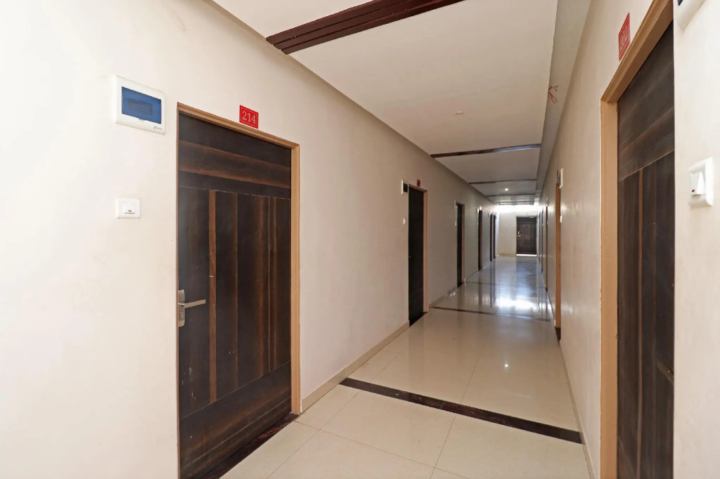 Capital O 30234 Hotel Shri Sai Amrit