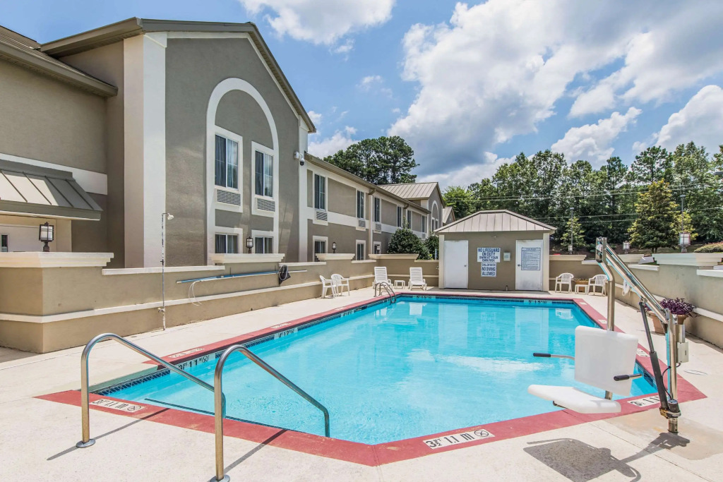 Comfort Inn & Suites Greenwood near University