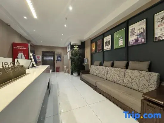 Huayi Hotel (Minquan Renmin Road)