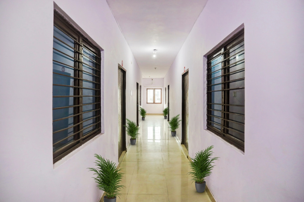 Oyo Flagship 92825 G P Guest House