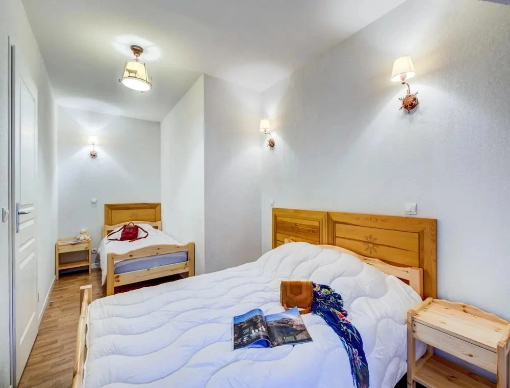 8-person Stay in a Lively Spa Town