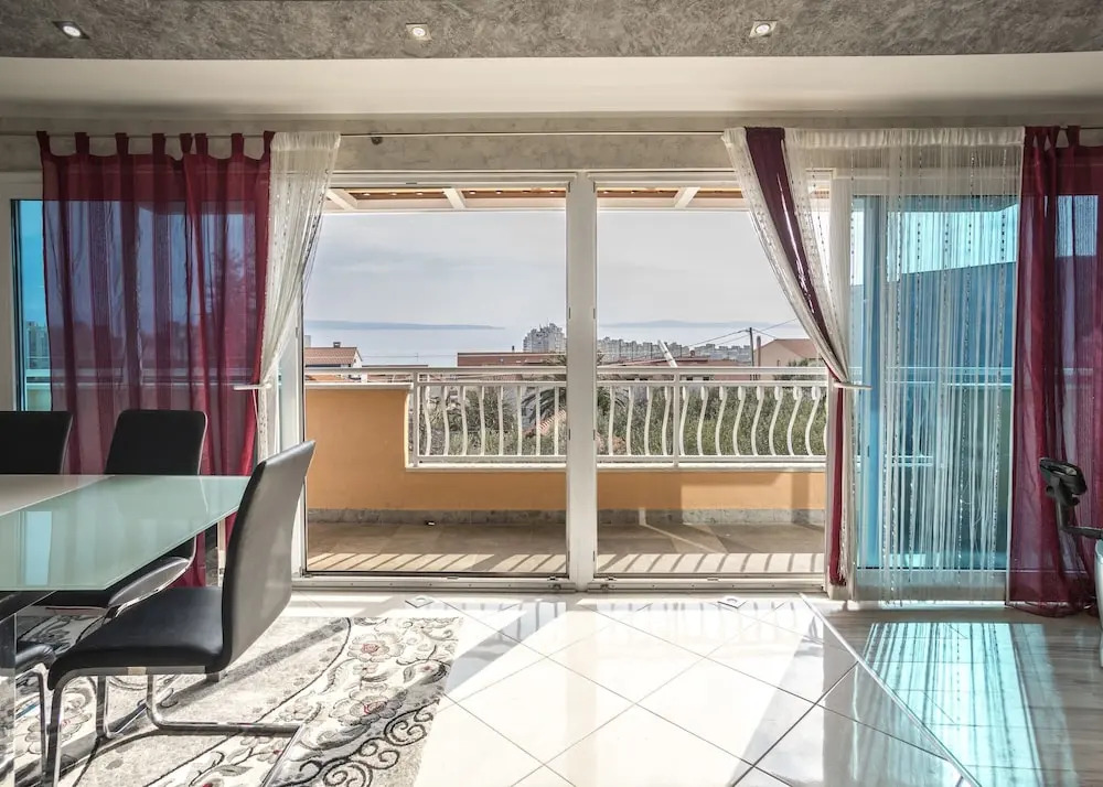 Luxury Spacious apt Near Znjan Beach w sea View