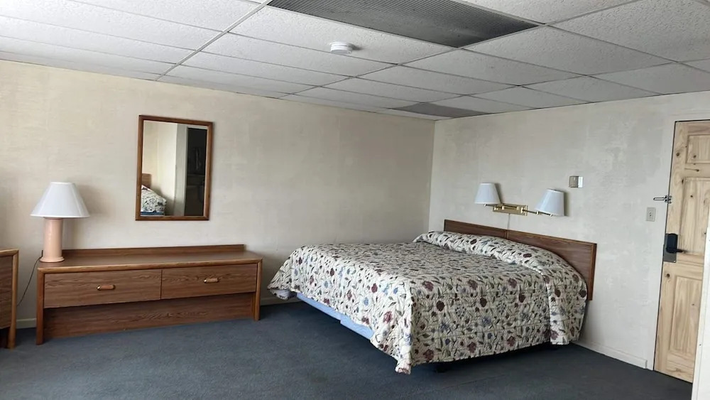The Shoreline Inn
