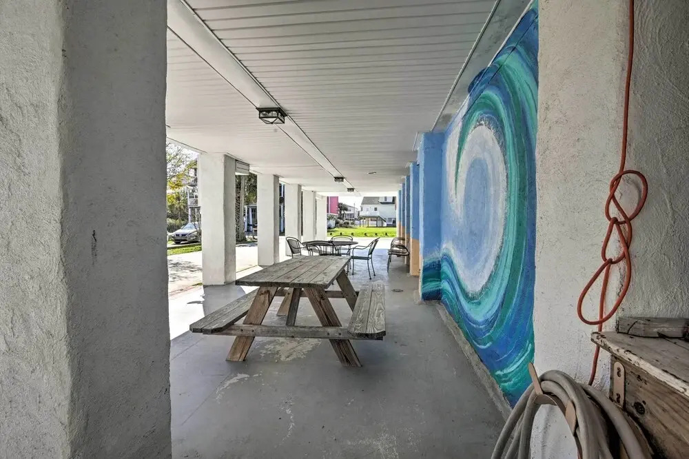 Murrells Inlet Upstairs Unit: 1 Block to Beach!