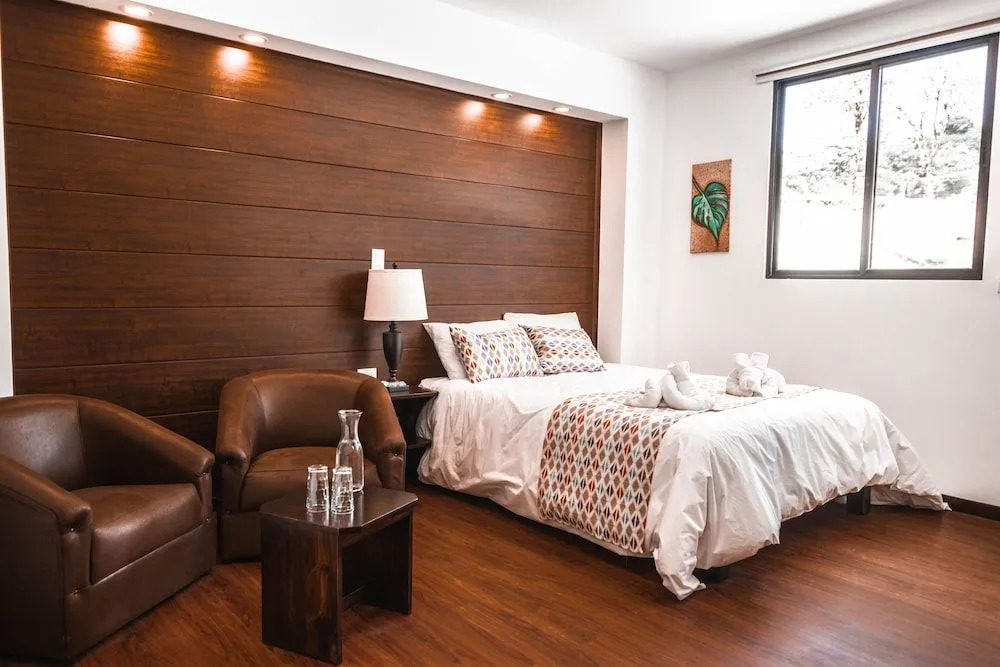Burbi Lake Lodge Monteverde