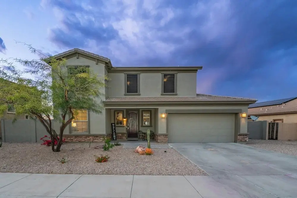 Pool & Patio: Family-friendly Goodyear Home!