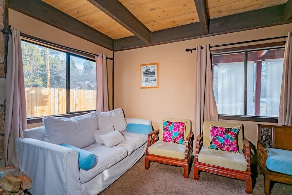 Hope's Cabin - Free Ski/snowboard Rental! - 2br/1.5ba/fireplace/barbeque 2 Bedroom Home