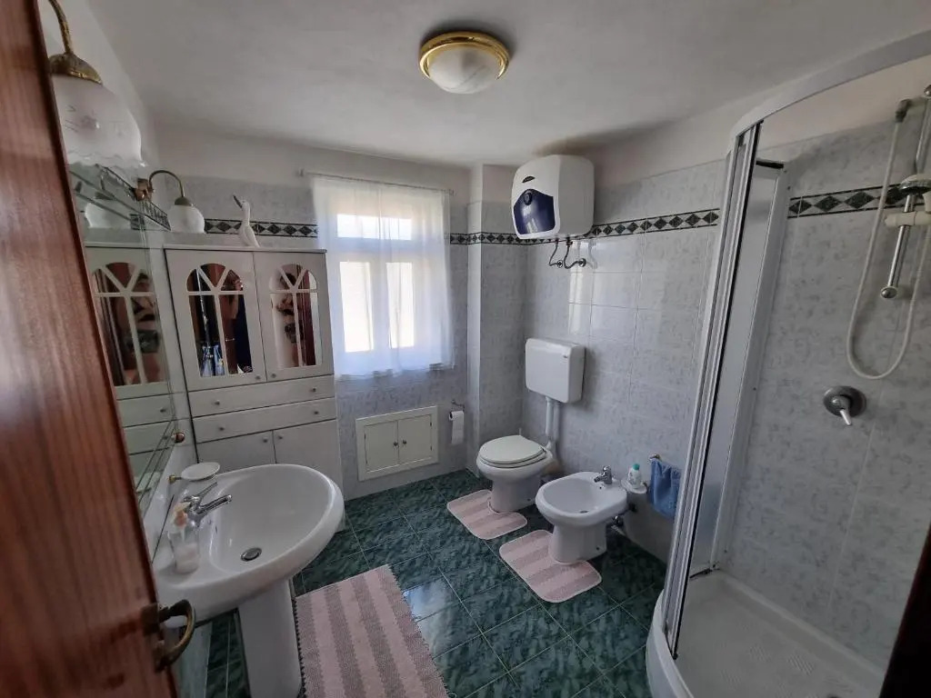 Villa Flora - with sea view, 2 minutes walk to beach