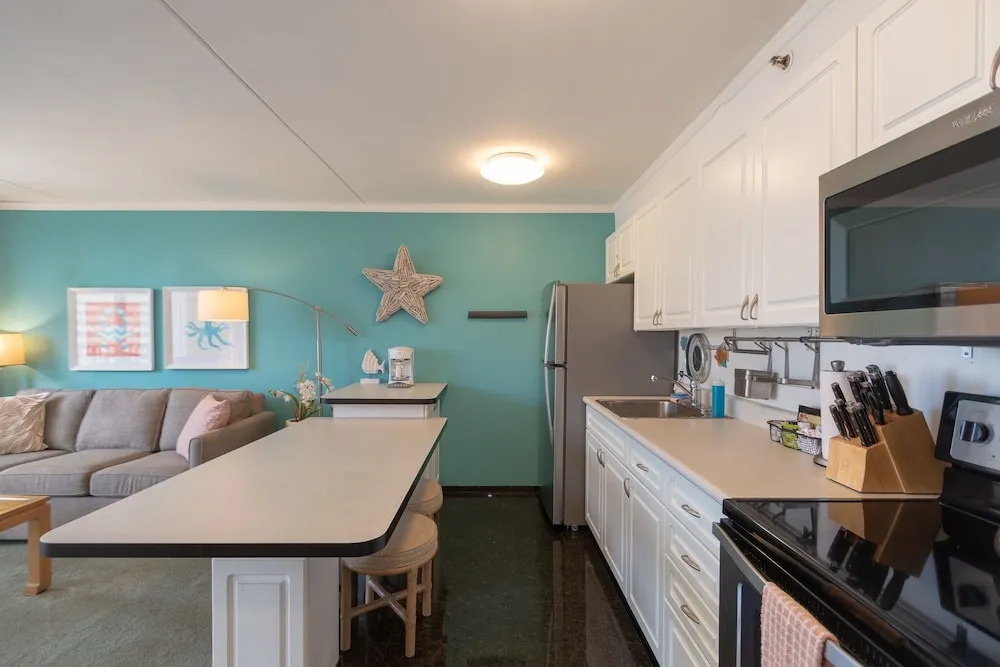 Modern 12th Floor Waikiki Banyan Condo with Partial Ocean Views by Koko Resort Vacation Rentals