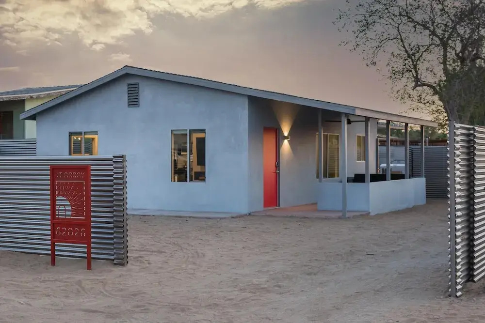 Skull Rock Cottage - Walk To Town & Hot Tub, Star Gazing 1 Bedroom Home