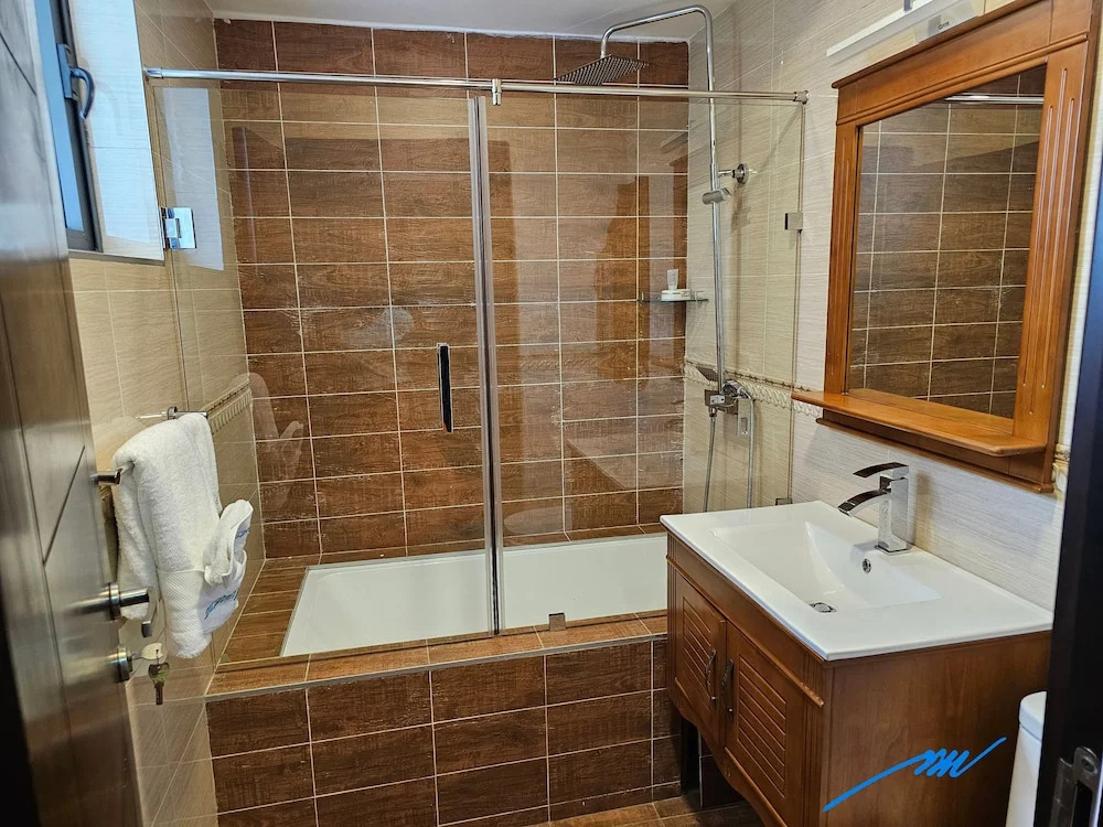 Mansah Plus Hotel and Apartments