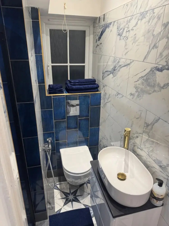 Central Location - Apartment - Sleeps 2 - Parking