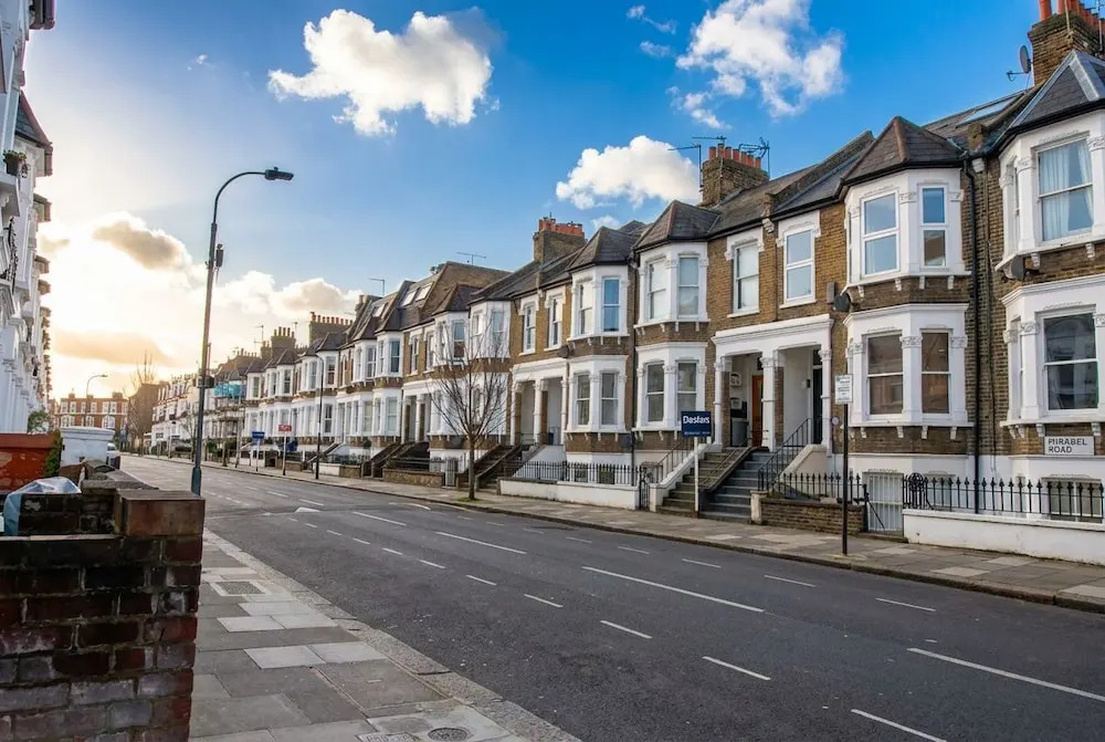Cozy Fulham Retreat With Private Entrance & Hot Tub