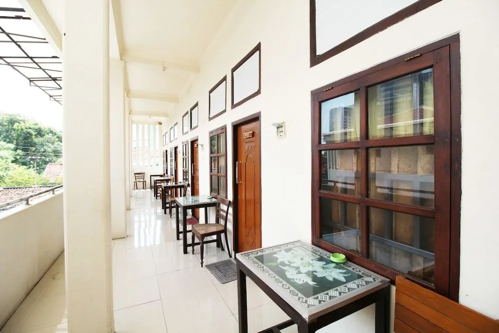Airy Gajahmada 122 Semarang