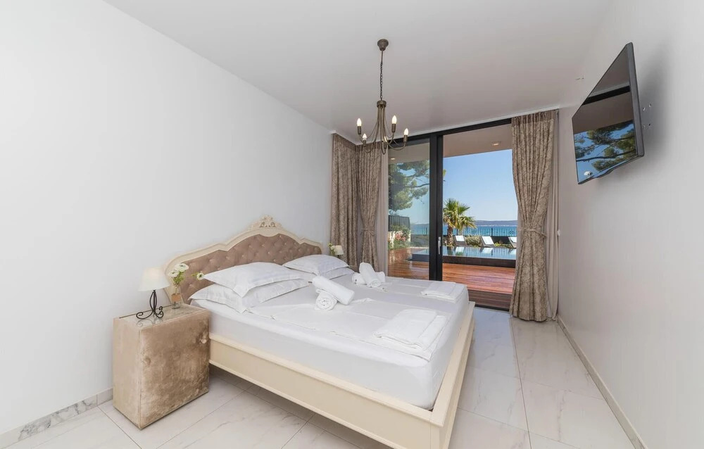 Beautiful Home in Kastel Stari with Hot Tub, Sauna & Outdoor Swimming Pool