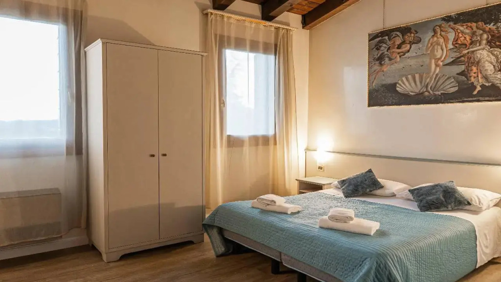 Hotel Villa Sara with pool and parking near Venice