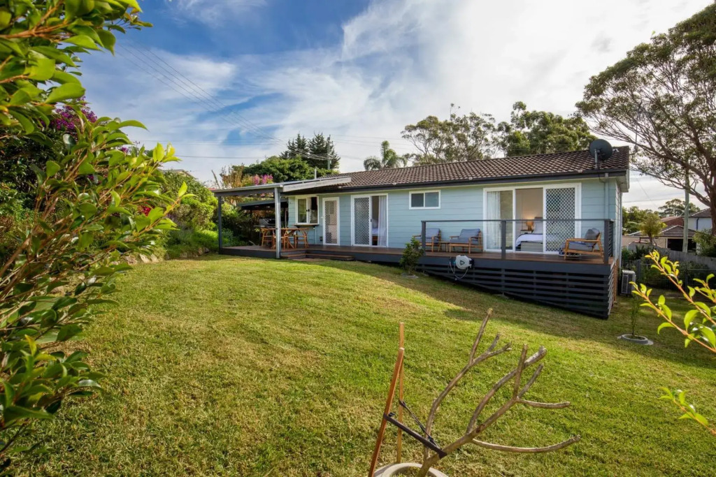WindanSea Cottage - Pet Friendly - Ocean Glimpses