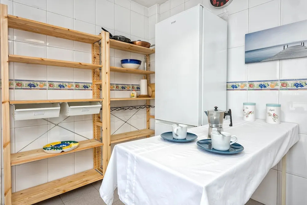 Beatriz - Amazing House in 1 min Walk to the Beach, Sea Views, Wifi
