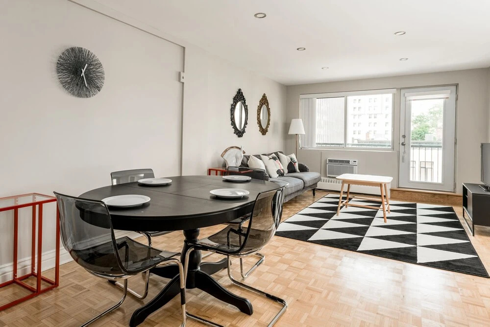Bold Downtown Montréal Suites by Sonder