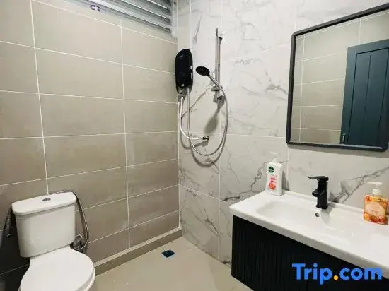 Cozy 4BR Homestay @ Kch near CityOne / Car rental
