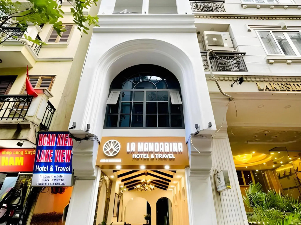 2 mins to Ho Guom LA MANDARINA HOTEL