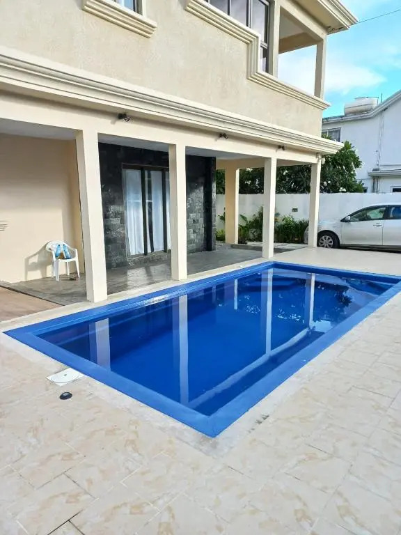 2 bedrooms appartement at Flic en Flac 200 m away from the beach with sea view private pool and enclosed garden