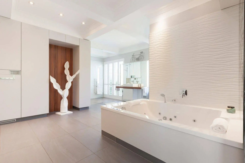 14 on Klein Constantia, Adults only