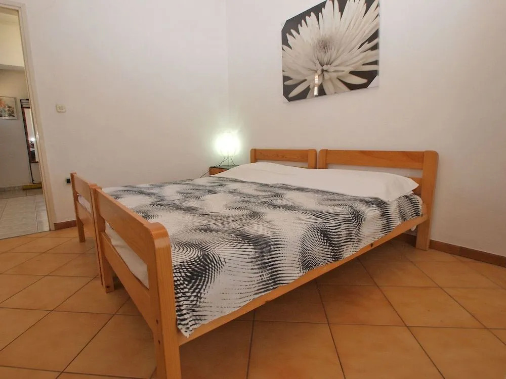 Apartment 1095
