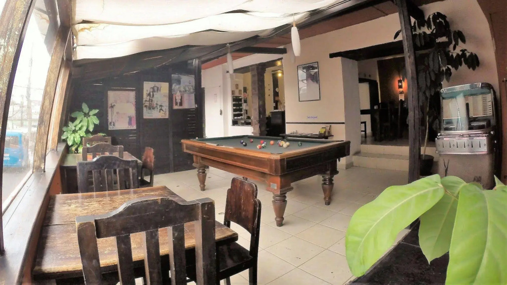 Hostal LAuberge Inn